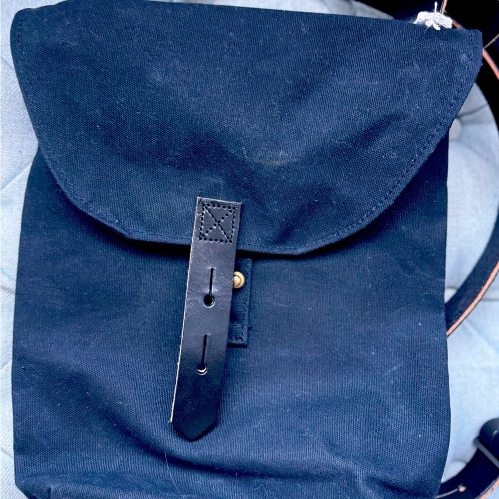 Peg and Awl black hunter satchel bag